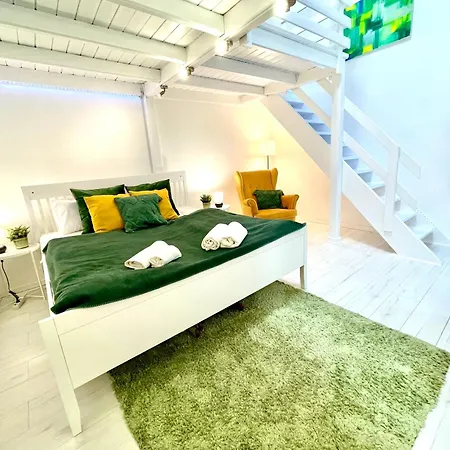 Appartement For Long Therm!! Teresian Near The Andrassy Street Free Air Conditioner Free Coffee *