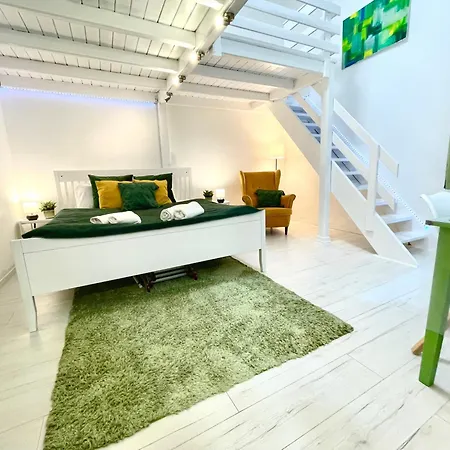 Appartement For Long Therm!! Teresian Near The Andrassy Street Free Air Conditioner Free Coffee *