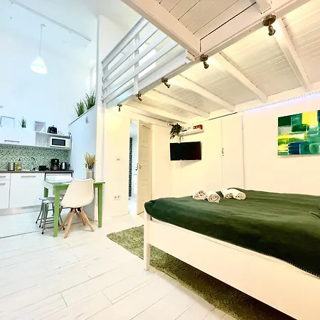 Teresian Near The Andrassy Street Free Air Conditioner Free Coffee Budapest