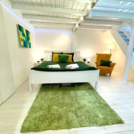 Apartment For Long Therm!! Teresian Near The Andrassy Street Free Air Conditioner Free Coffee